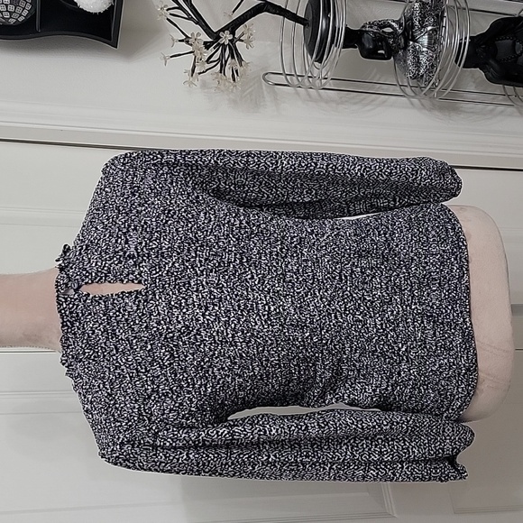 Express Printed Smocked Top, Size M, NEW with Tags, Black White, Gray - Picture 4 of 9